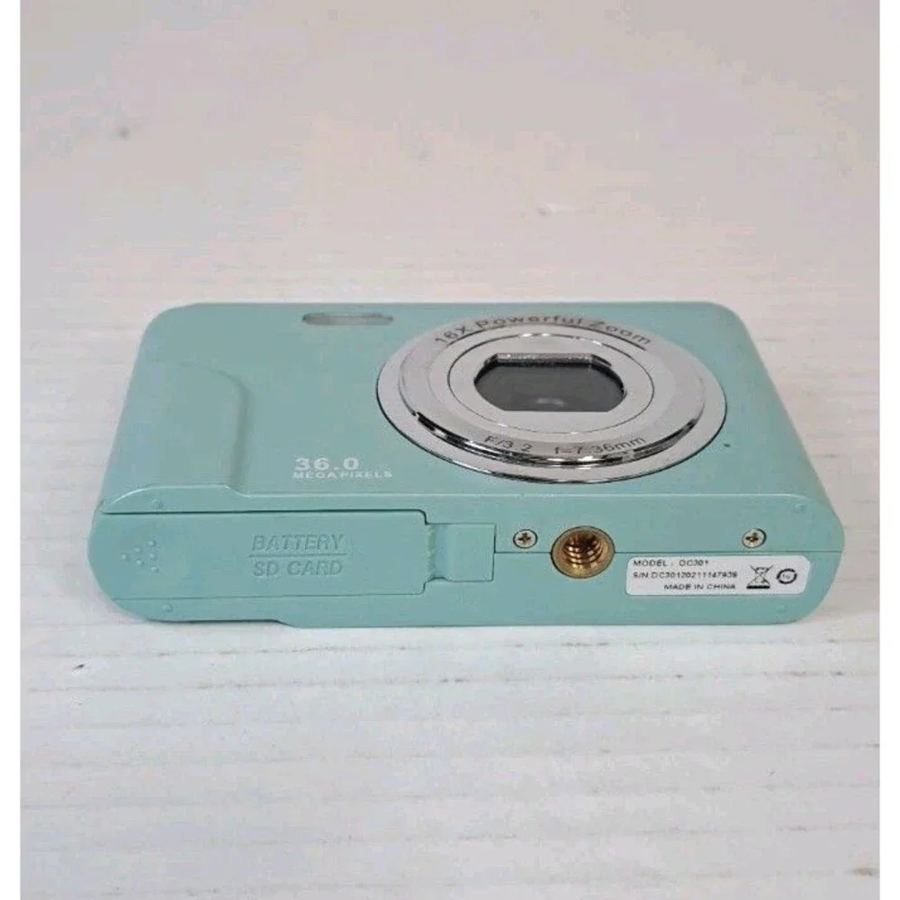 DC301 Digital Camera 36MP Blue 16x Zoom FOR PARTS or REPAIR AS-IS Cracked Screen